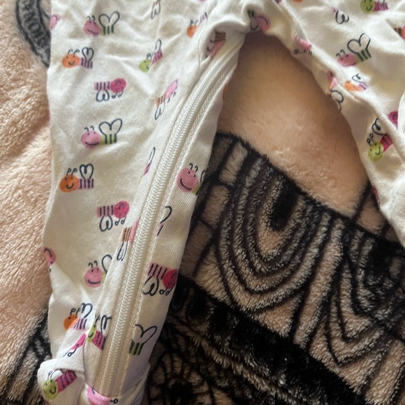 Gerber’s white baby onsie - Picture 2 of 3